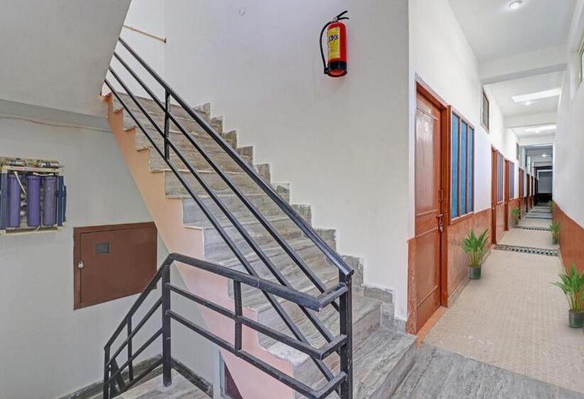 هتل Spot On Ganpati Home Stays