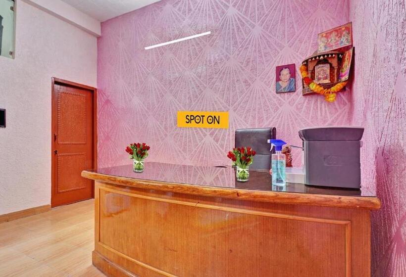 هتل Spot On Ganpati Home Stays