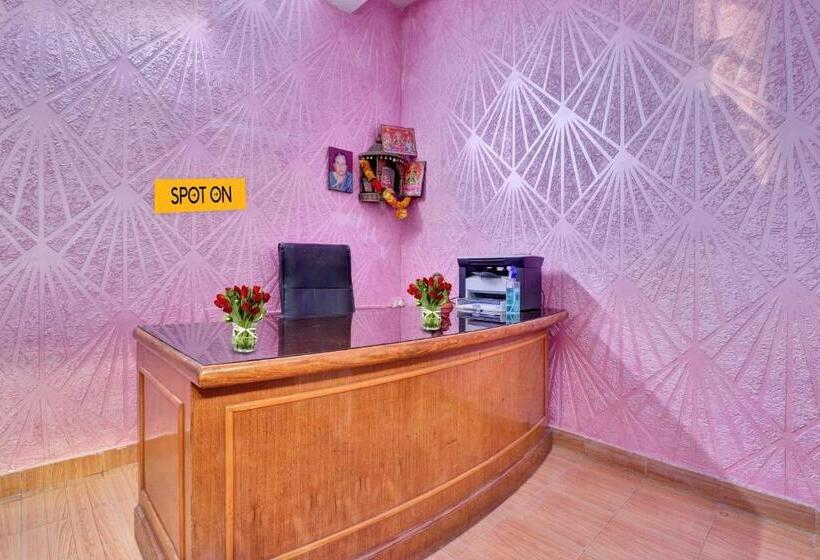هتل Spot On Ganpati Home Stays