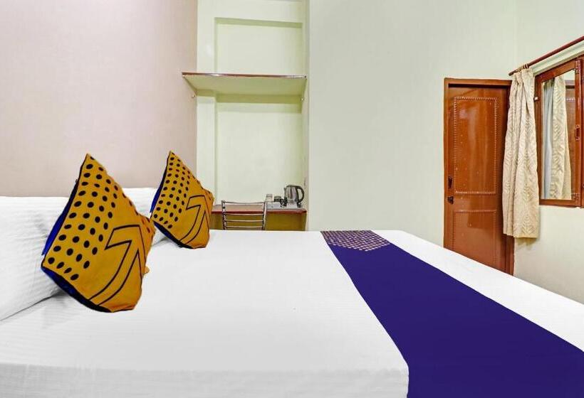 هتل Spot On Ganpati Home Stays