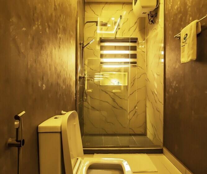 هتل Triple 9 Apartments, Pool & Spa