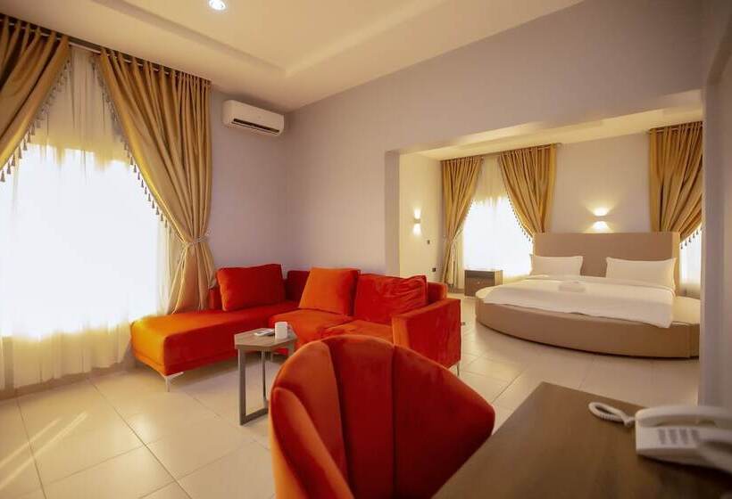 هتل Triple 9 Apartments, Pool & Spa