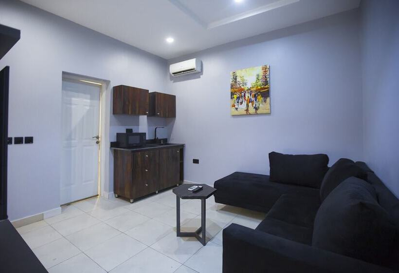 هتل Triple 9 Apartments, Pool & Spa