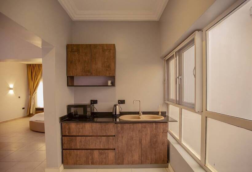 هتل Triple 9 Apartments, Pool & Spa