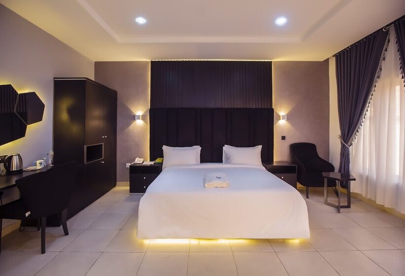 هتل Triple 9 Apartments, Pool & Spa