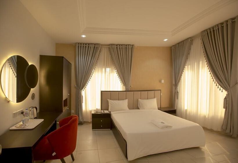 هتل Triple 9 Apartments, Pool & Spa