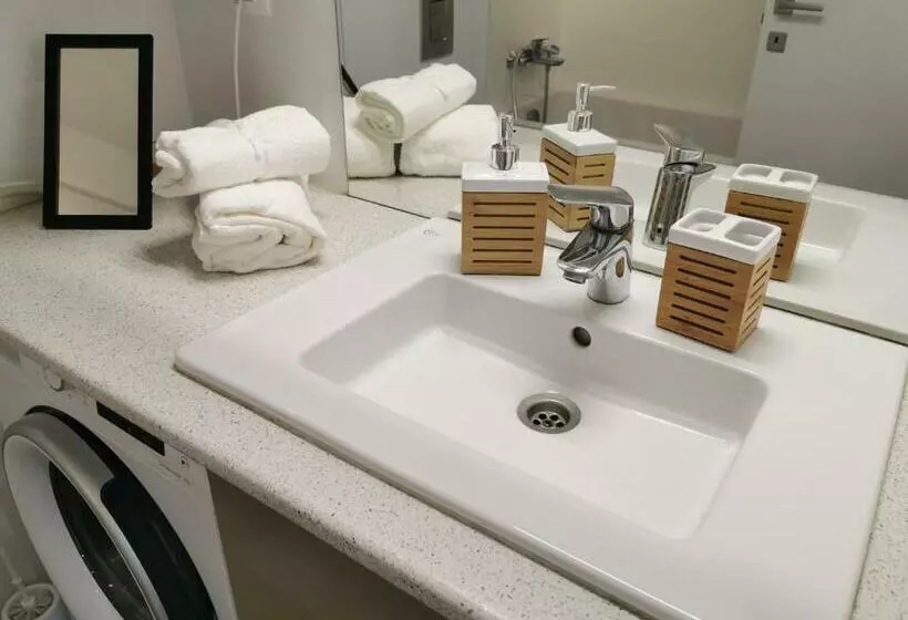 New Cozy Apartment In Otopeni Near Airport