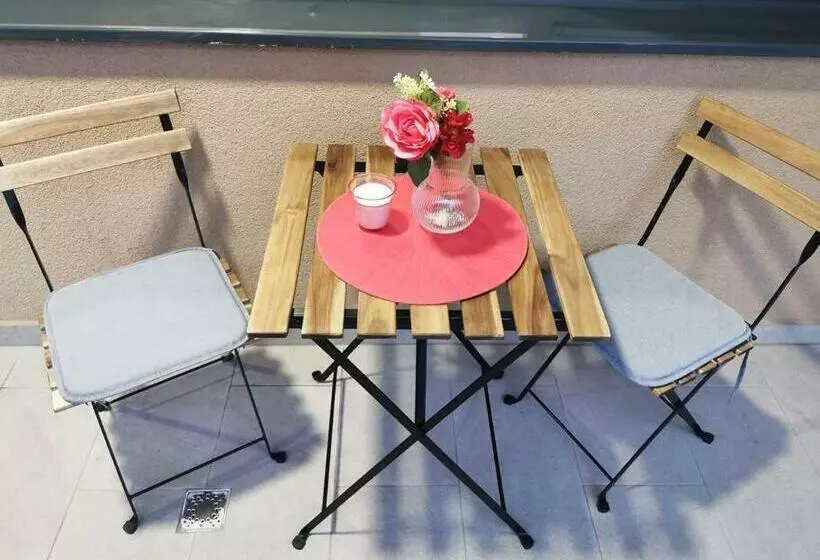 New Cozy Apartment In Otopeni Near Airport