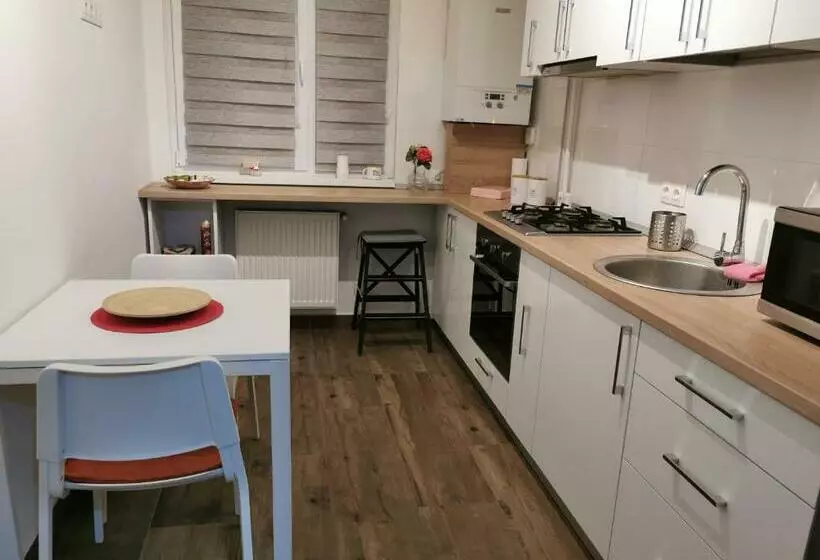 New Cozy Apartment In Otopeni Near Airport