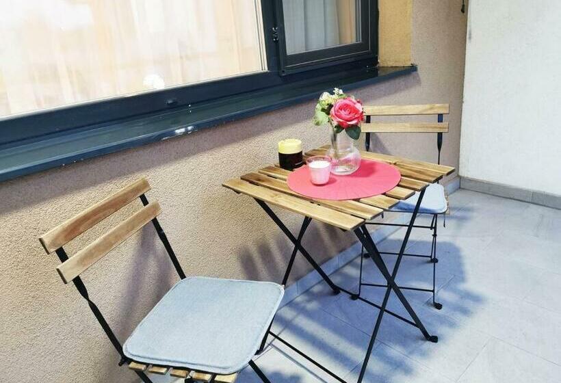 New Cozy Apartment In Otopeni Near Airport