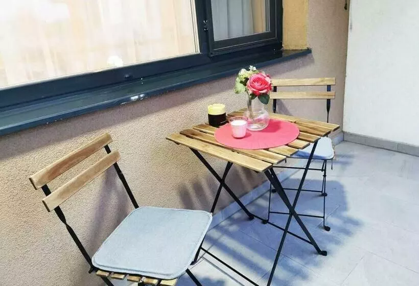 New Cozy Apartment In Otopeni Near Airport