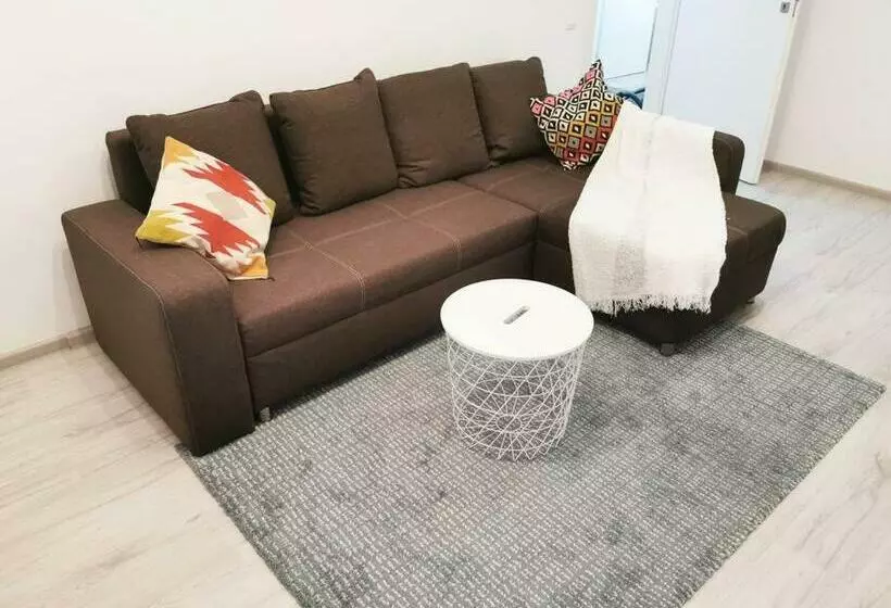 New Cozy Apartment In Otopeni Near Airport