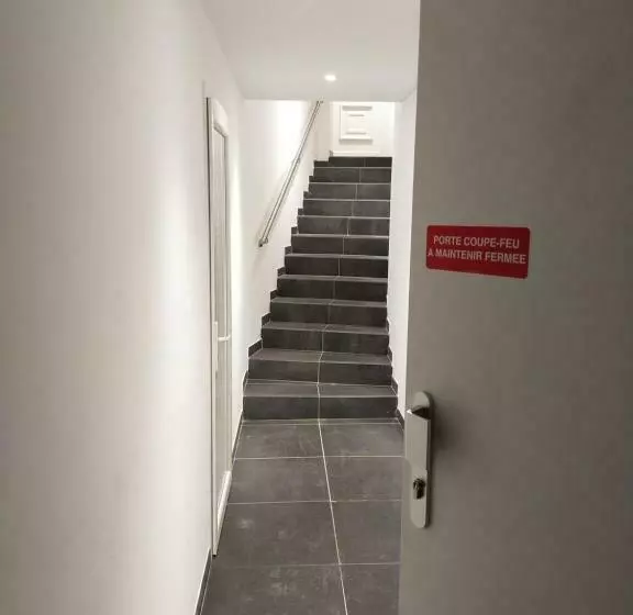 T2 De Standing Près Du Port, Avec Terrasse Et Clim