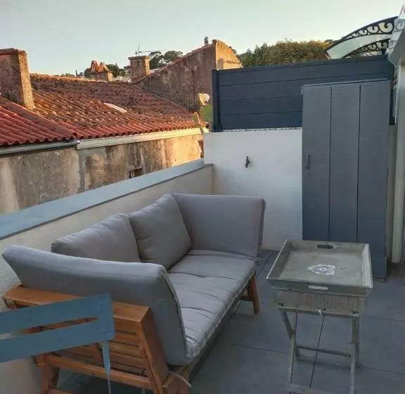 T2 De Standing Près Du Port, Avec Terrasse Et Clim