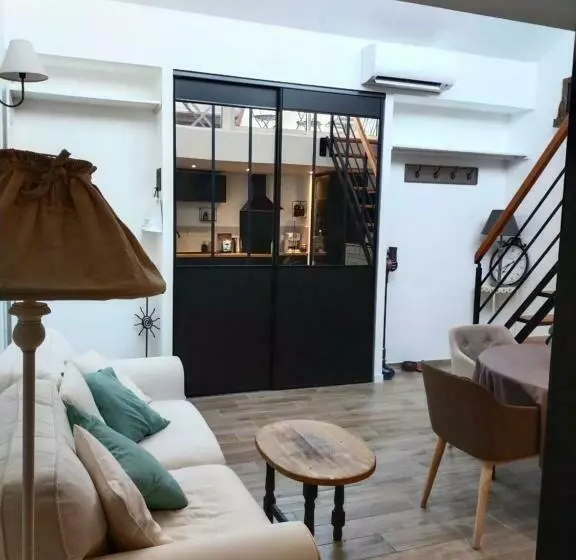 T2 De Standing Près Du Port, Avec Terrasse Et Clim