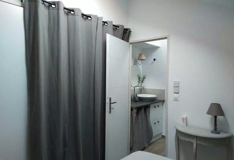 T2 De Standing Près Du Port, Avec Terrasse Et Clim