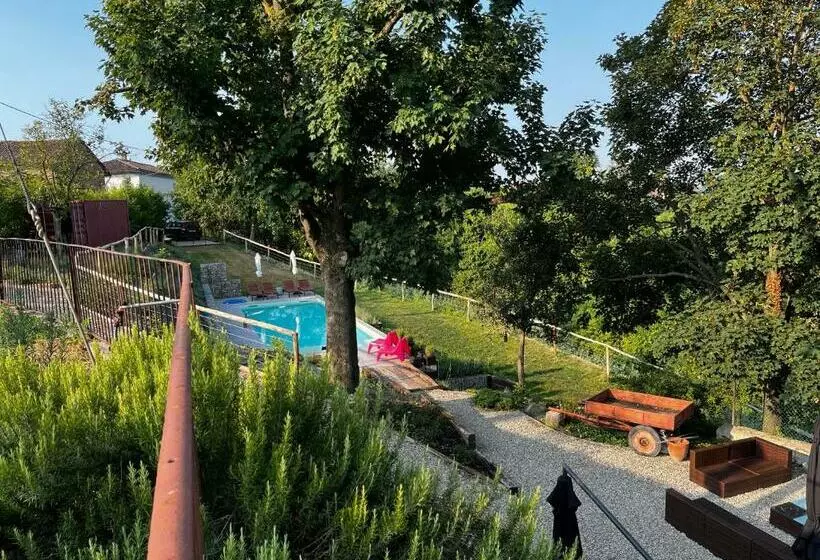 Aamiaismajoitus (B&B) Cascina Giantino Suite Cantina   G A Y   M E N   O N L Y