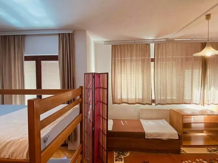 Den Hostel