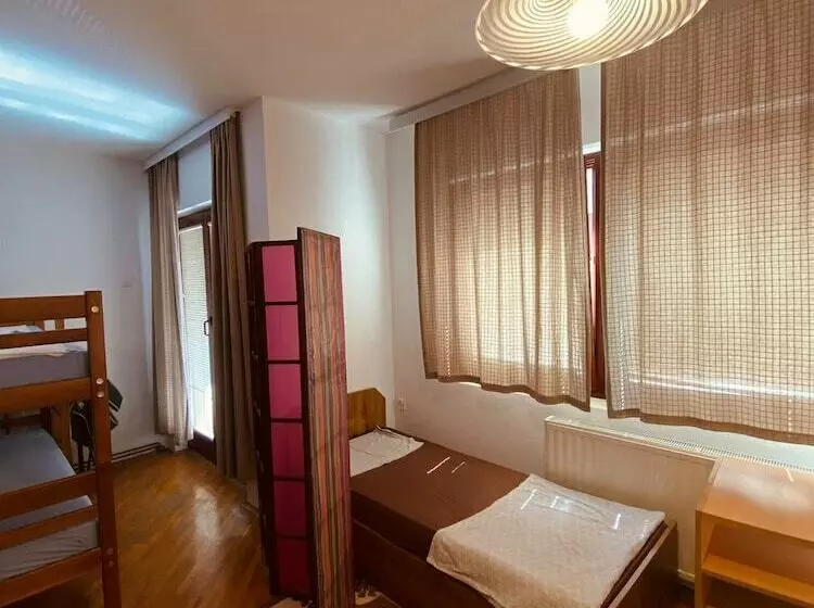 Den Hostel