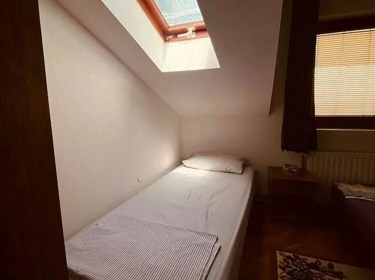 Den Hostel