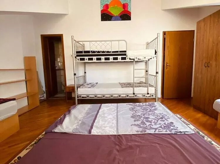 Den Hostel