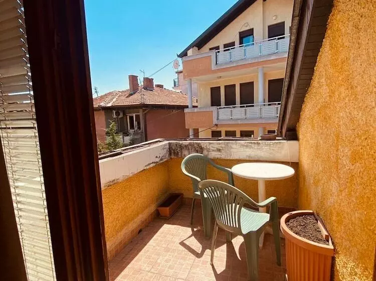 Den Hostel