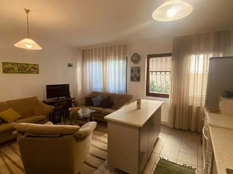 Den Hostel
