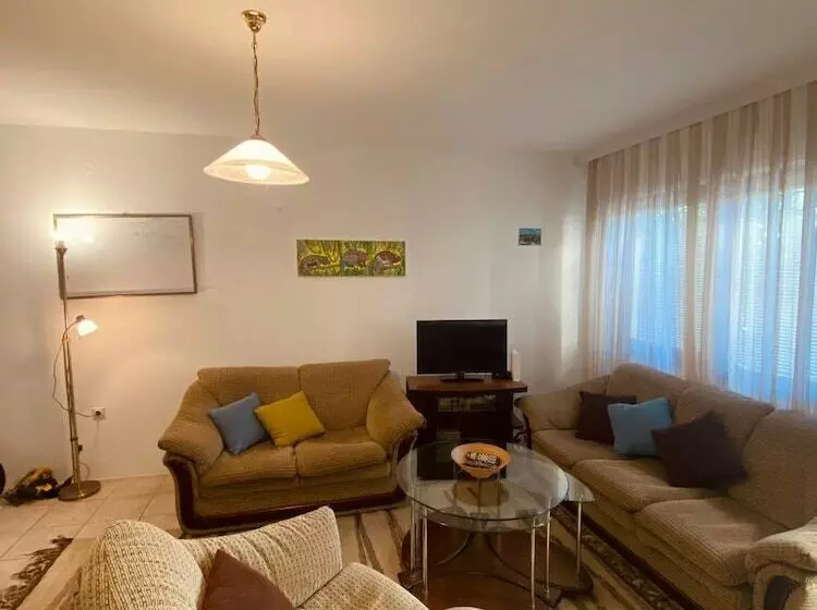 Den Hostel