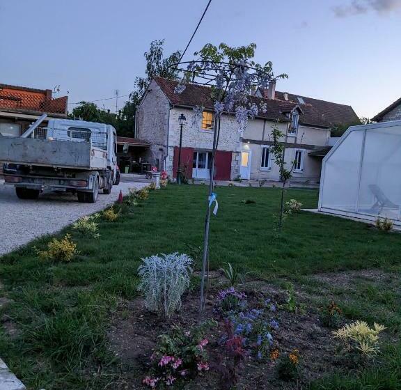 Gitedelatournelleauxerre