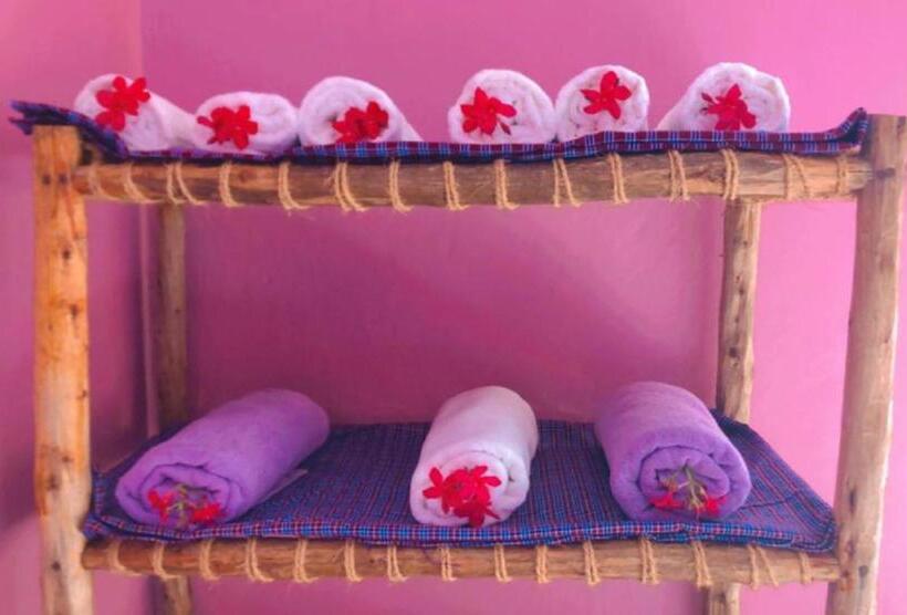 בית מלון כפרי Jabali Bungalows Lodge