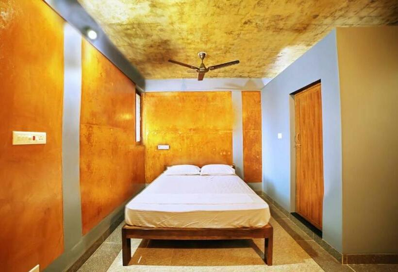 هتل Time Travellers Farm Stay