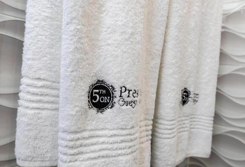 פנסיון 5th On Preston Guest House