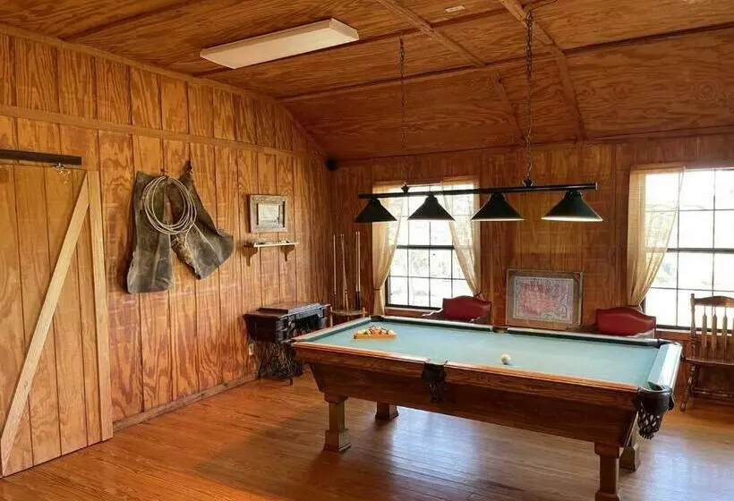 Aamiaismajoitus (B&B) West 1077 Guest Ranch   Laurel Cottage