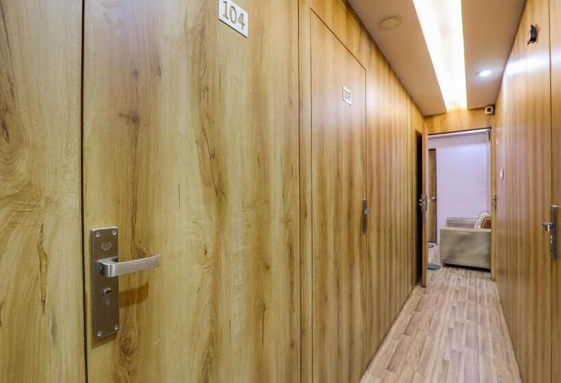 호텔 Pop 91819 Heritage Room