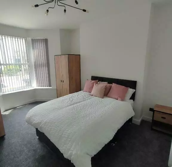 Lovely Refurbished Apartments, Morecambe Promenade