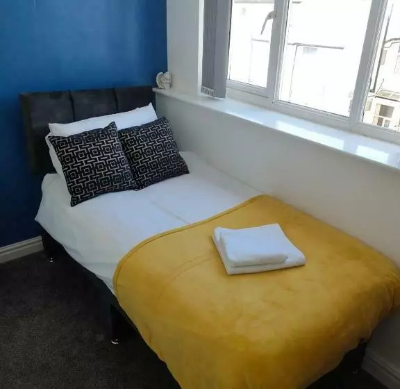 Lovely Refurbished Apartments, Morecambe Promenade