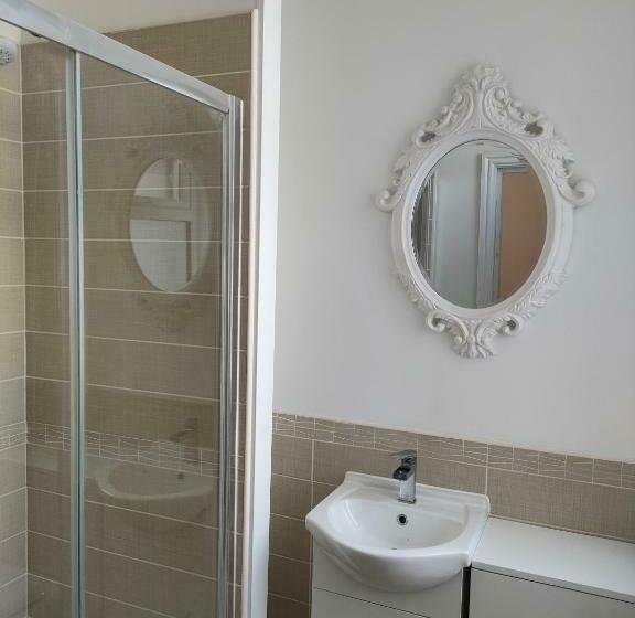 Lovely Refurbished Apartments, Morecambe Promenade