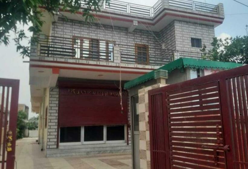 בית מלון כפרי Oyo 90377 Maya Palace