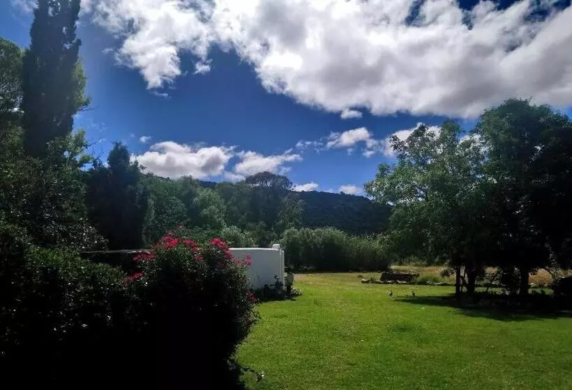 Aamiaismajoitus (B&B) Black Cottage