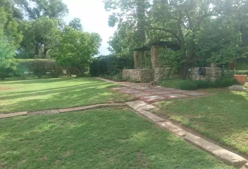 Aamiaismajoitus (B&B) Black Cottage