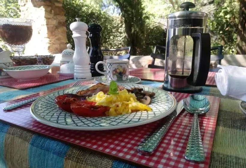 Aamiaismajoitus (B&B) Black Cottage