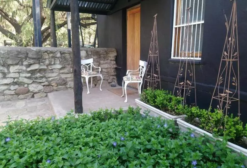 Aamiaismajoitus (B&B) Black Cottage