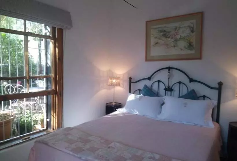 Aamiaismajoitus (B&B) Black Cottage