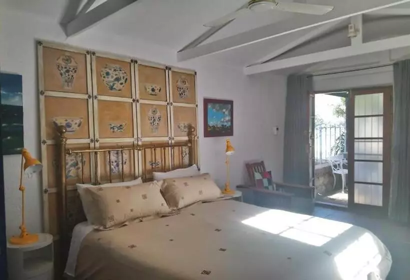 Aamiaismajoitus (B&B) Black Cottage