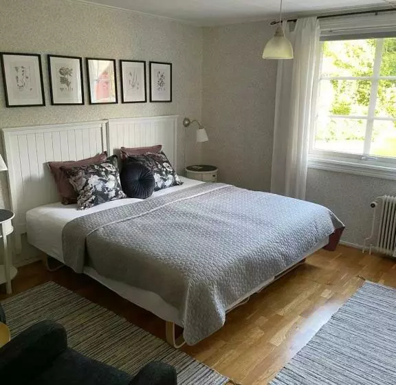 Aamiaismajoitus (B&B) Yaberg Affären