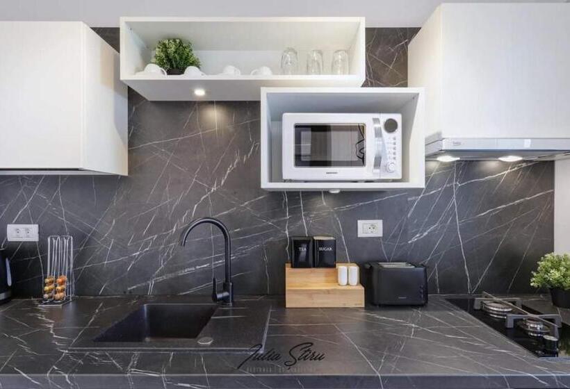 Government Deluxe Studio By Magic Apartments