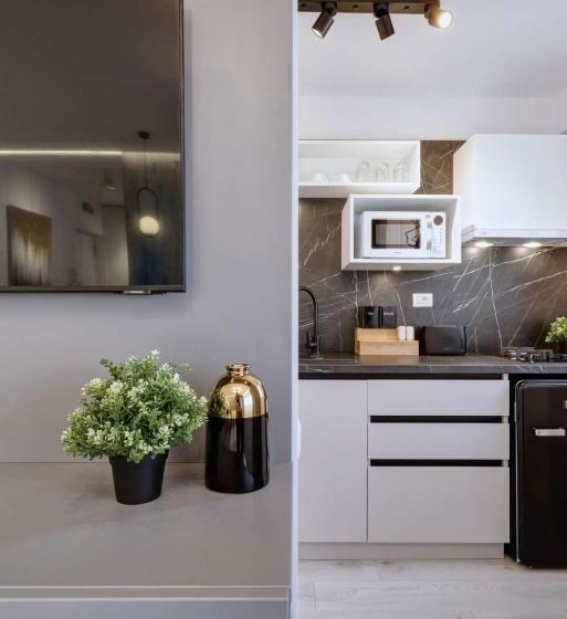 Government Deluxe Studio By Magic Apartments