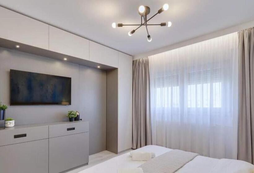 Government Deluxe Studio By Magic Apartments