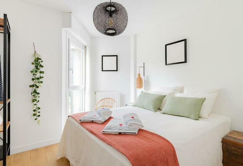 L Artistik   Appartement 5 Min à Pied Du Port Et Parking Privé