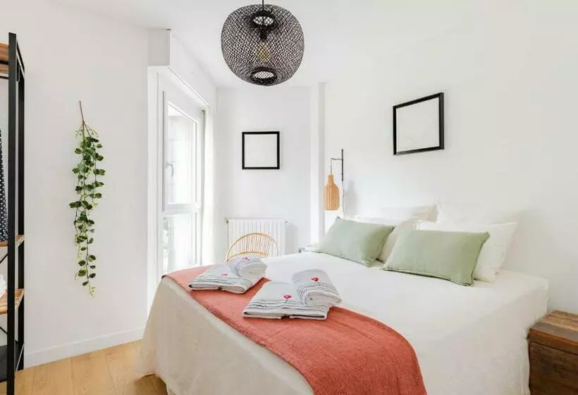 L Artistik   Appartement 5 Min à Pied Du Port Et Parking Privé